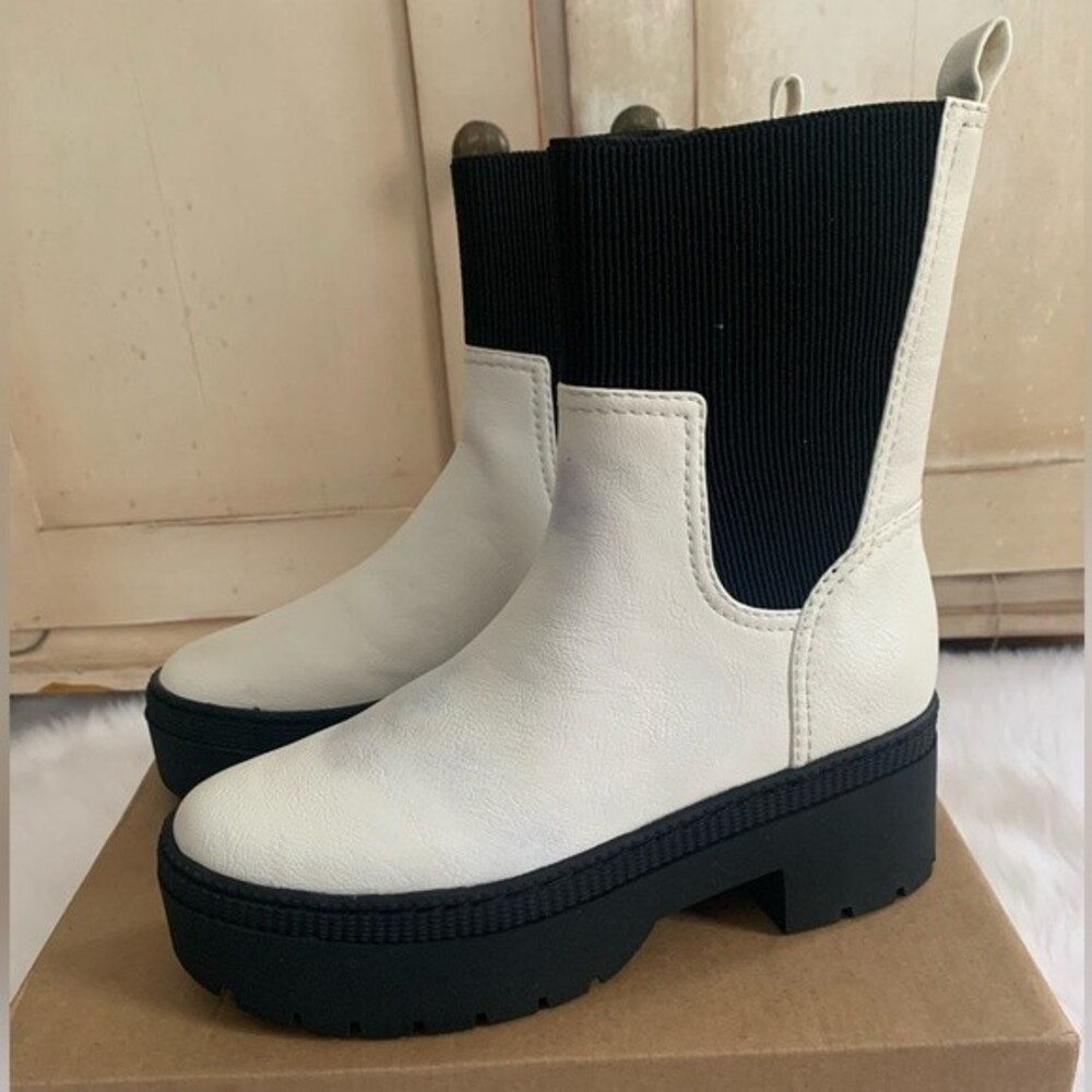Zodiac Roxie boots Size 7.5